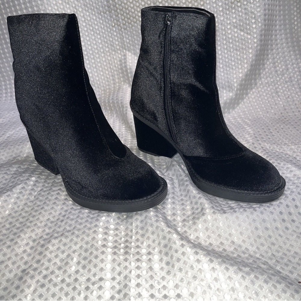 Brand new Velvet booties!!!
